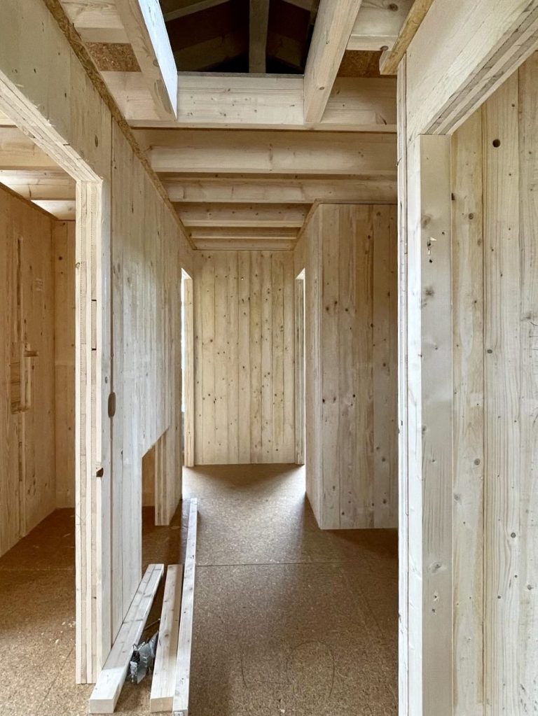 Massivholzwände aus dem MHM-Bausystem